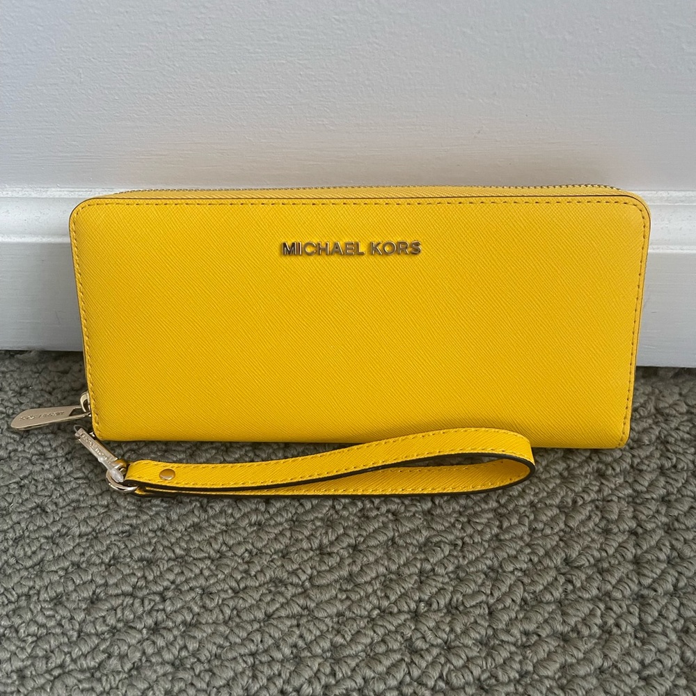 Michael Kors Wristlet Wallet